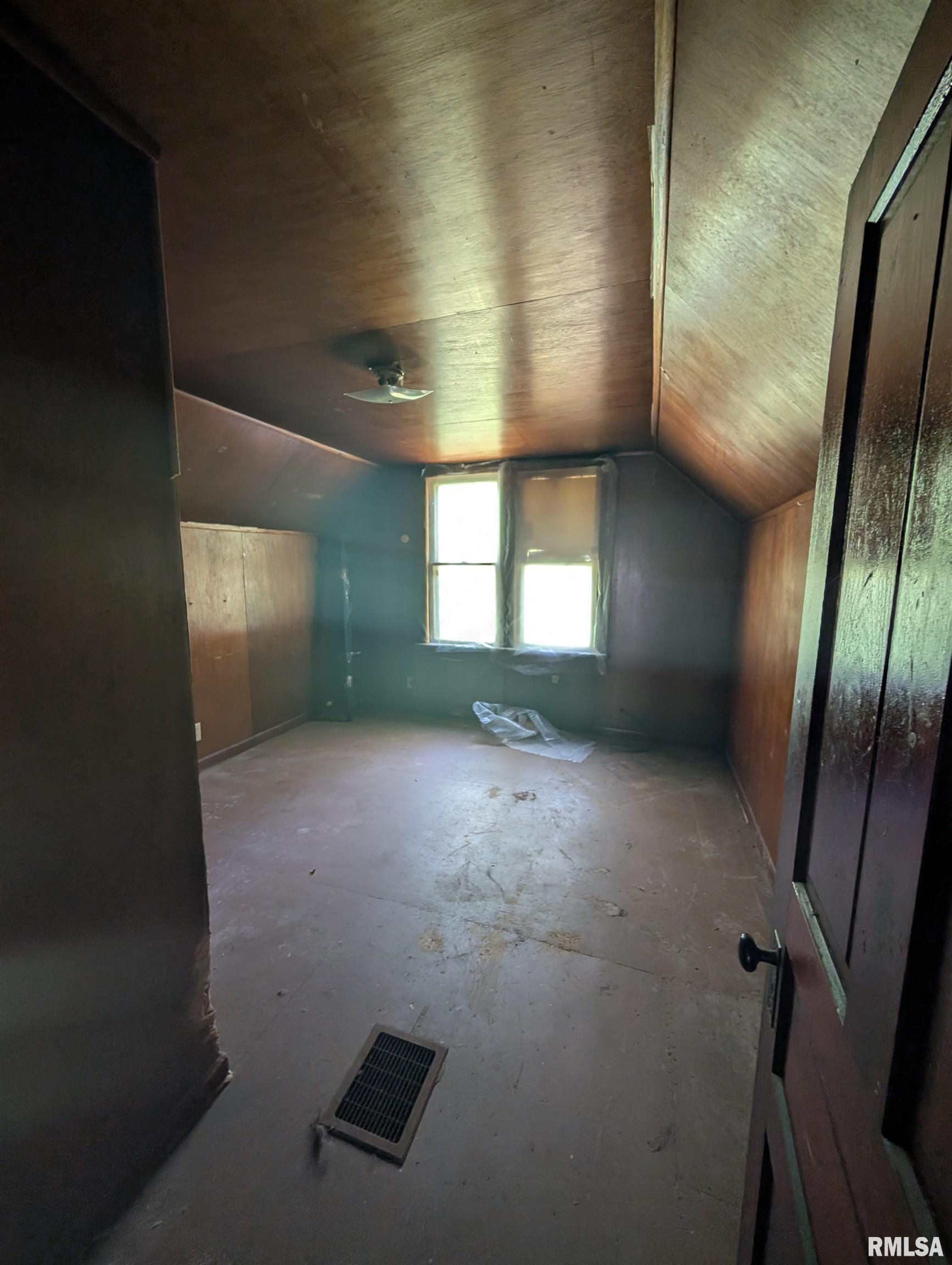 2217 NE Madison Avenue, Peoria, Illinois image 5