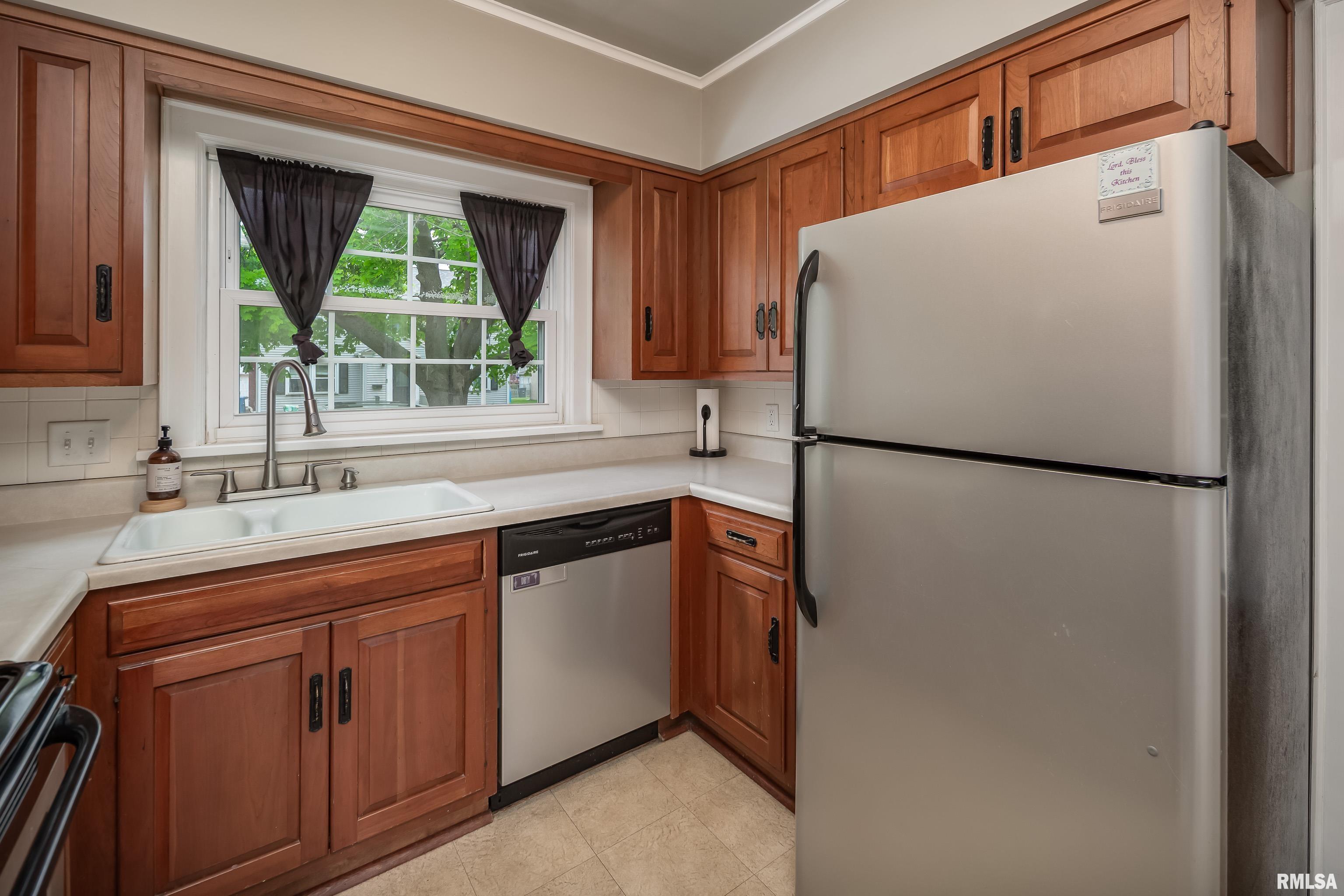 1904 15 1/2 Street, Rock Island, Illinois image 13