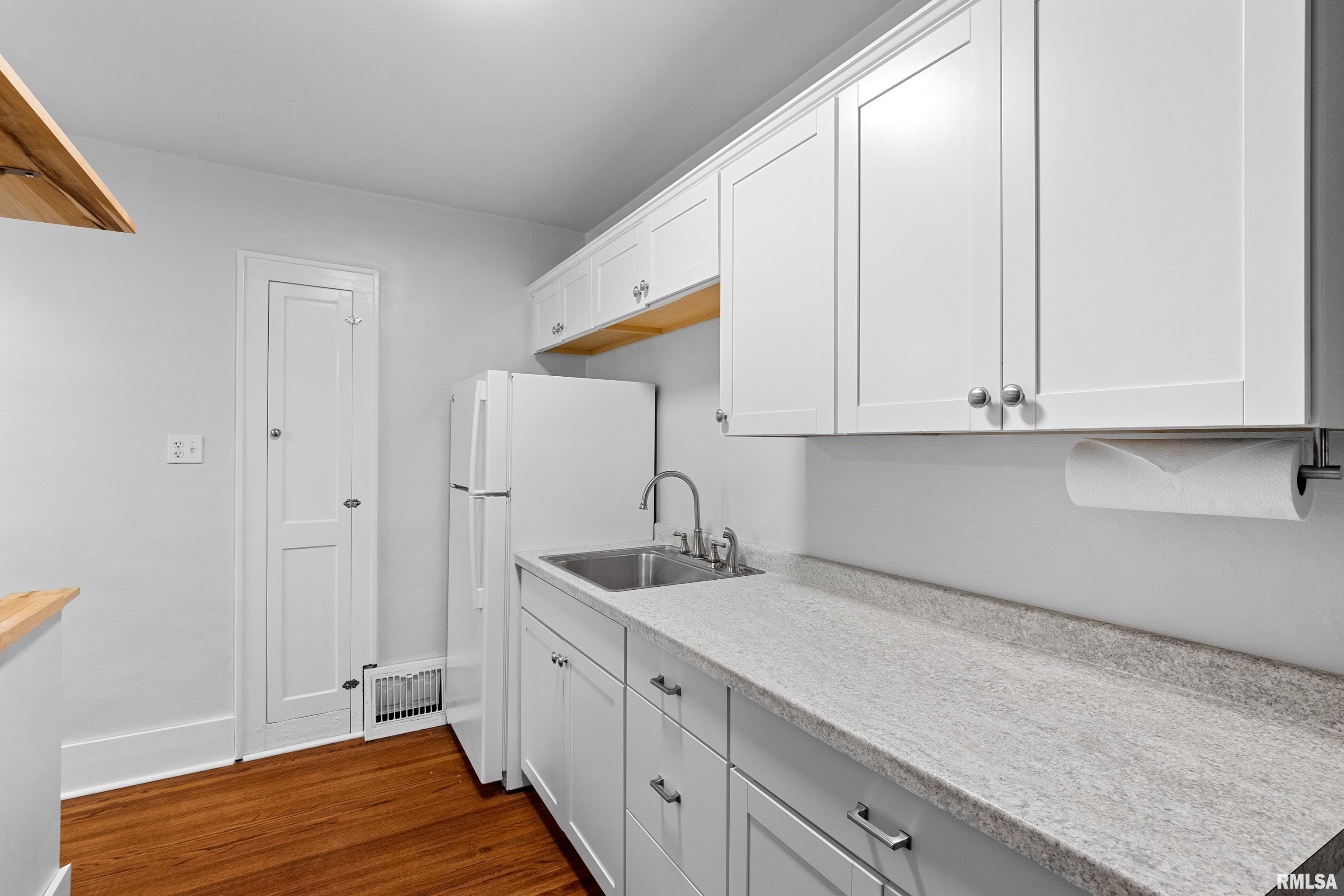 929 E Glen Avenue, Peoria Heights, Illinois image 12