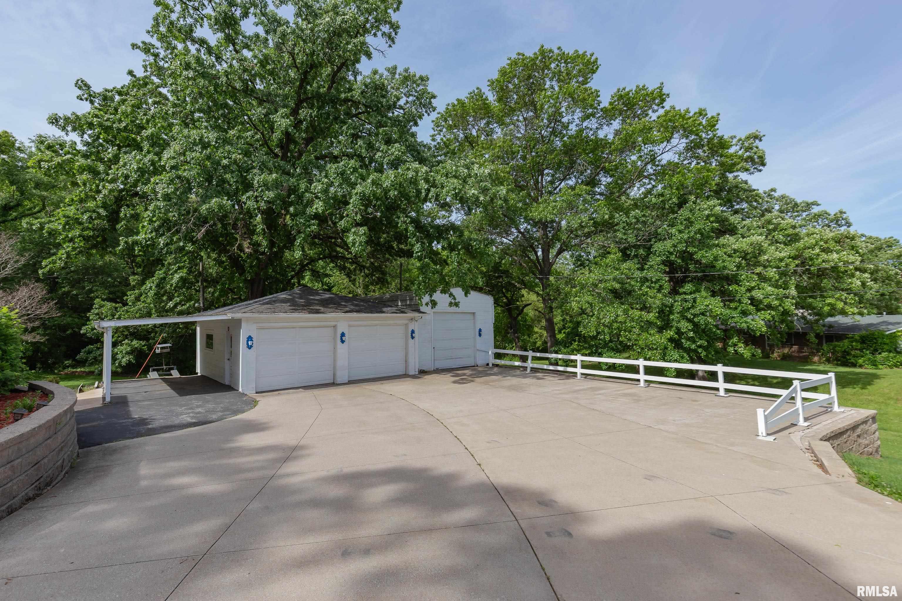 12312 Niabi Zoo Road, Coal Valley, Illinois image 9