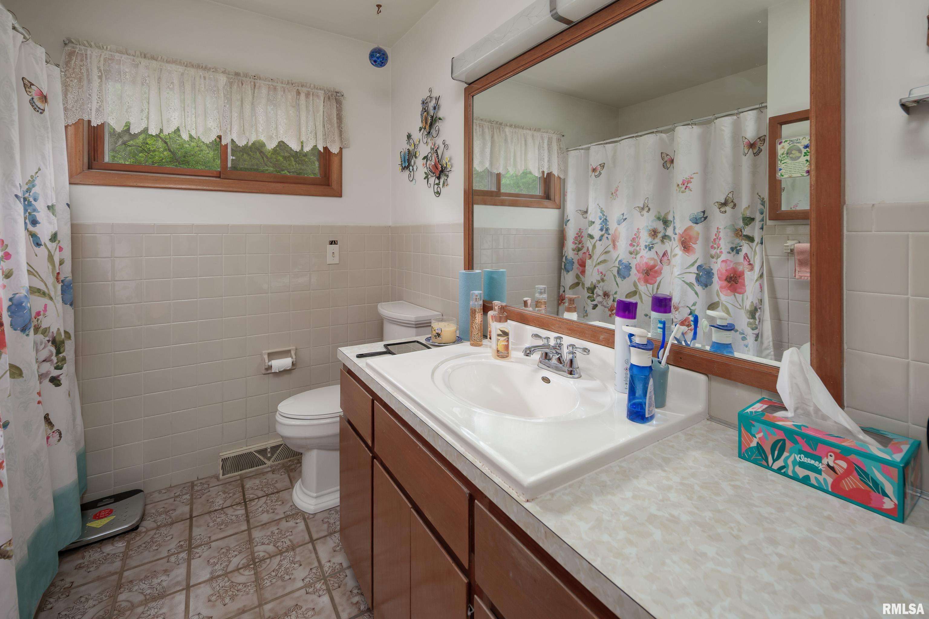 12312 Niabi Zoo Road, Coal Valley, Illinois image 37