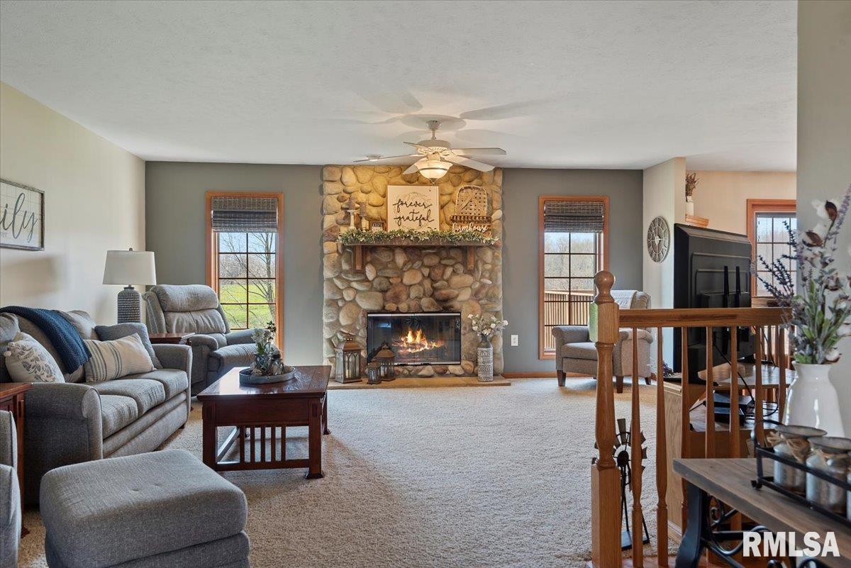 495 S Griffith Creek Road, Mechanicsburg, Illinois image 6
