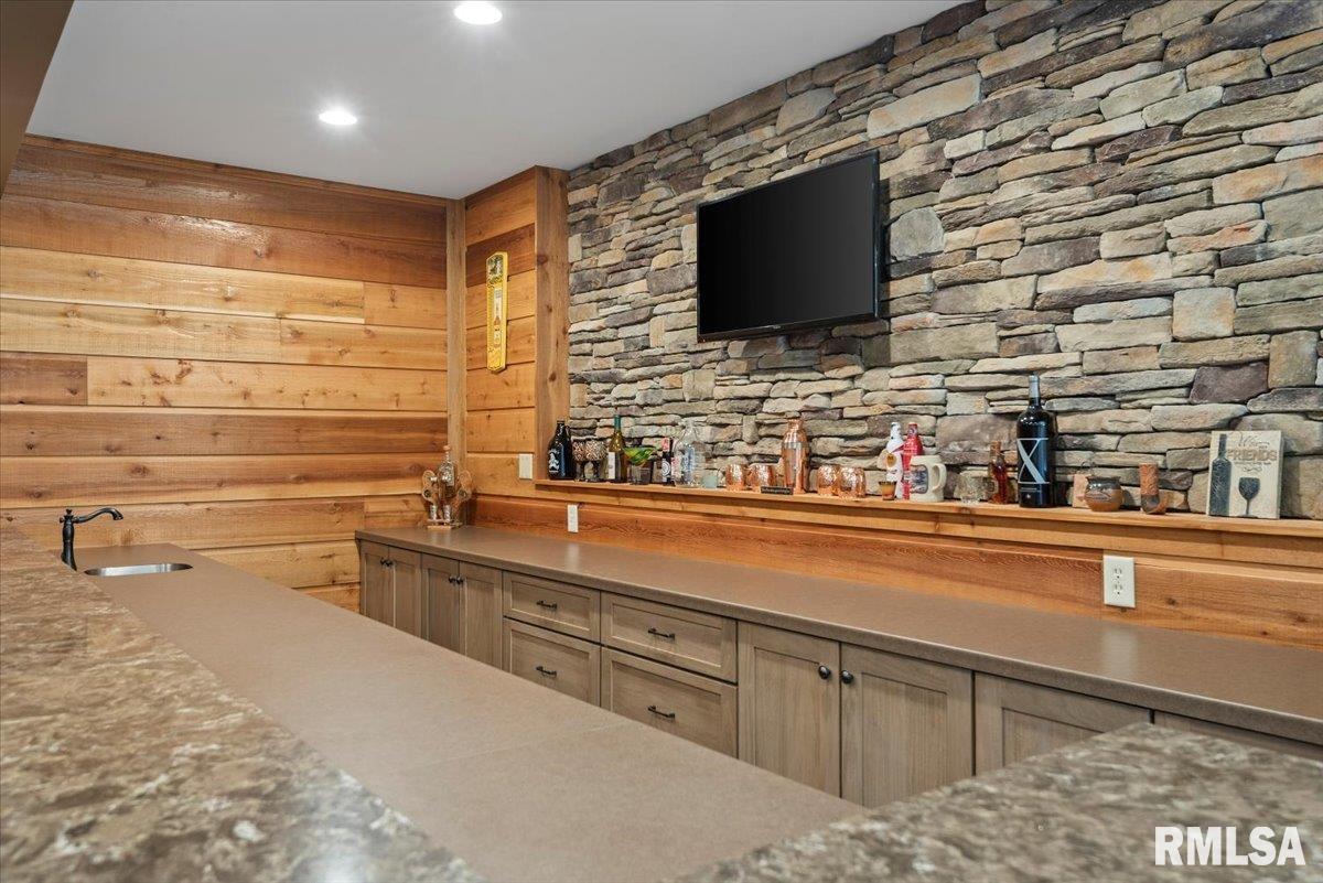 495 S Griffith Creek Road, Mechanicsburg, Illinois image 46