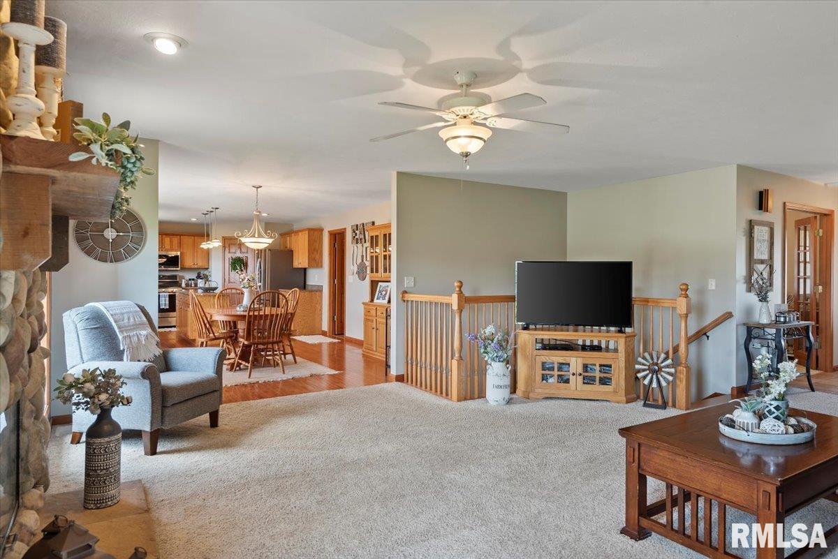495 S Griffith Creek Road, Mechanicsburg, Illinois image 9