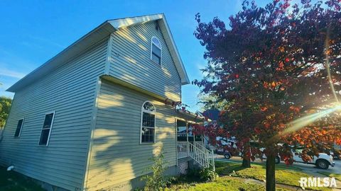 Photo of 823 E PARK Street, Taylorville, IL 62568 (MLS # CA1042824)