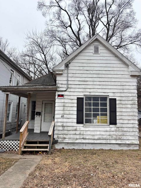 Homes For Sale - 611 Haungs Avenue<br/> Peoria, IL 61603