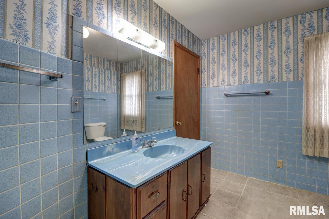 1148 Briarcliff Lane, Clinton, Iowa image 12