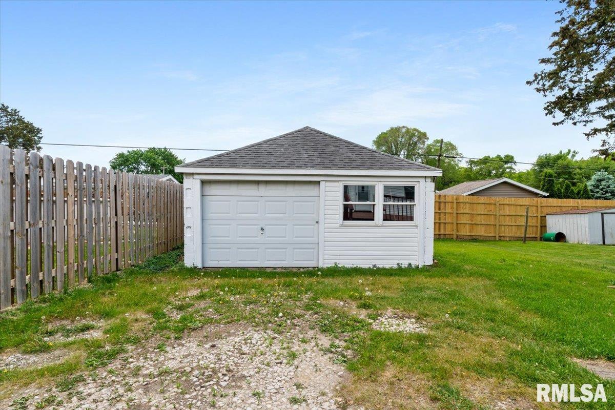 1812 27 1/2 Avenue, East Moline, Illinois image 10