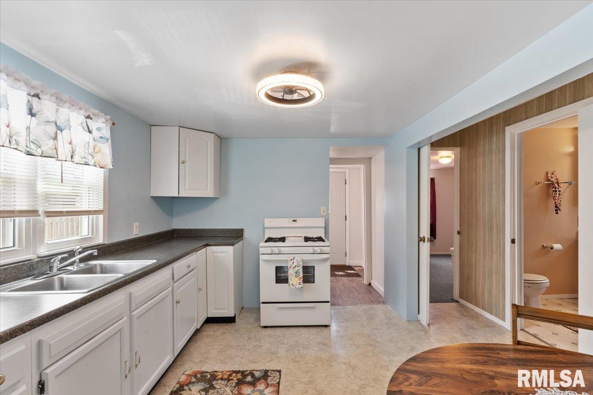 1812 27 1/2 Avenue, East Moline, Illinois image 20