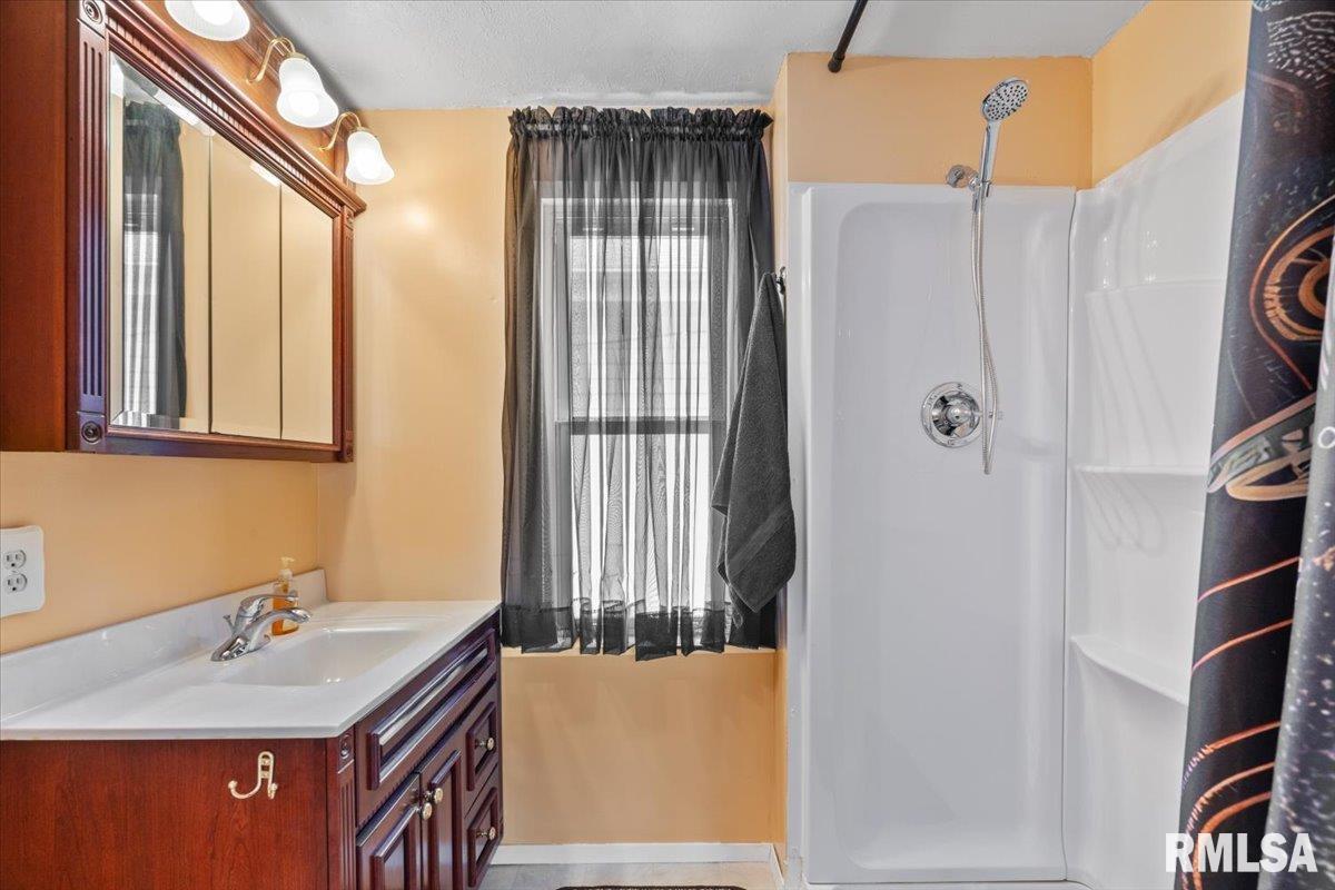 1812 27 1/2 Avenue, East Moline, Illinois image 23