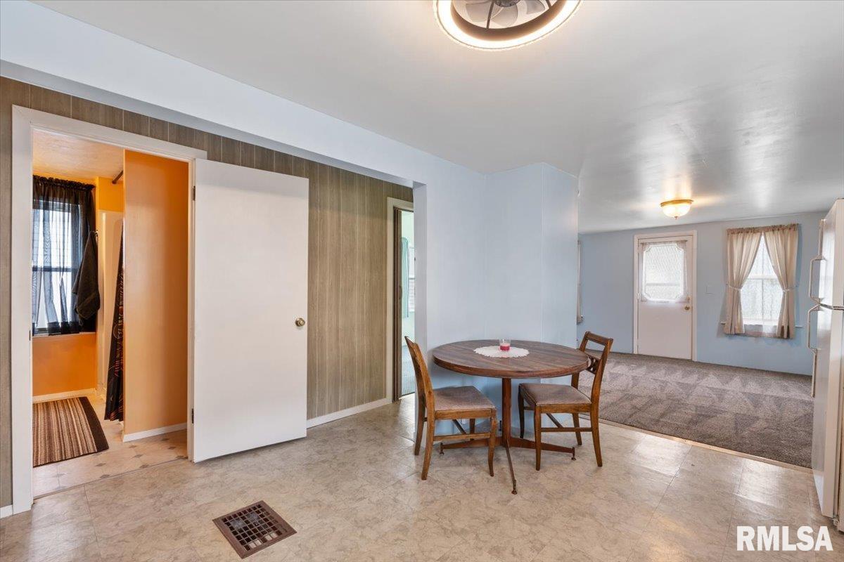 1812 27 1/2 Avenue, East Moline, Illinois image 26