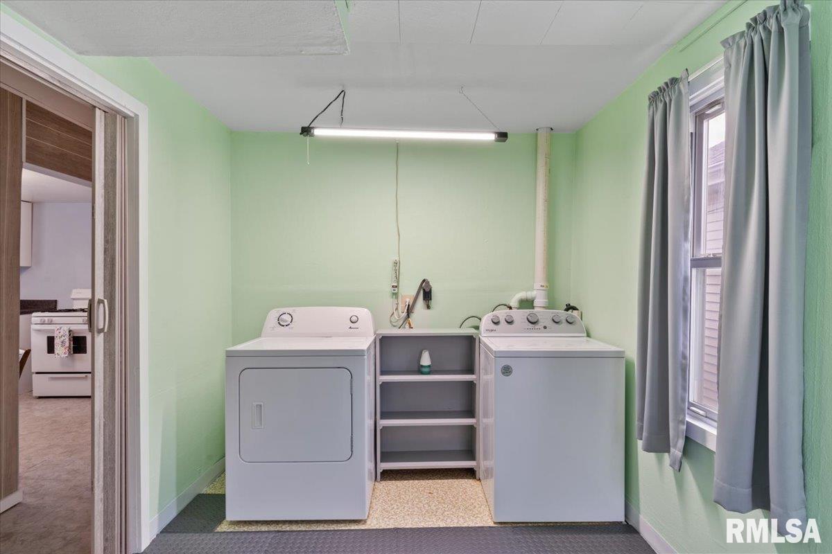 1812 27 1/2 Avenue, East Moline, Illinois image 12