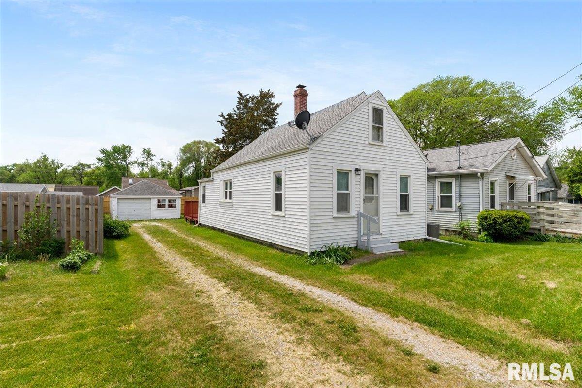 1812 27 1/2 Avenue, East Moline, Illinois image 2