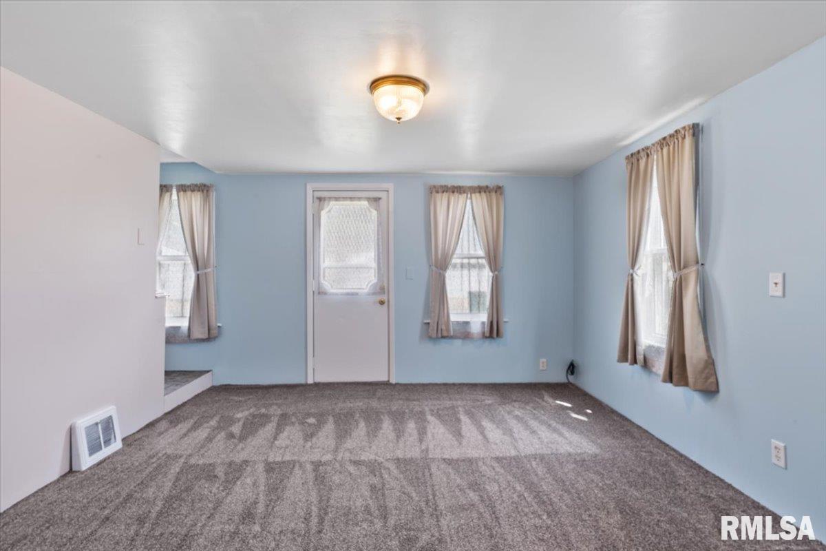 1812 27 1/2 Avenue, East Moline, Illinois image 14