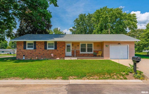 Homes For Sale - 2 Houser Court<br/> Lincoln, IL 62656