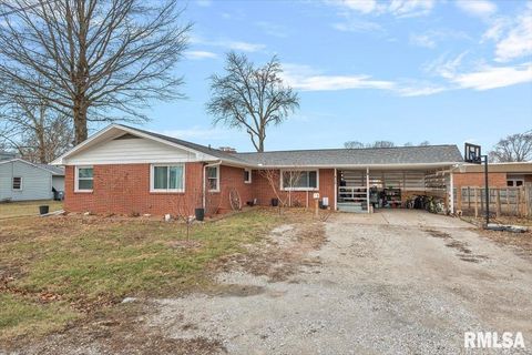 Homes For Sale - 412 Park Avenue<br/> Auburn, IL 62615