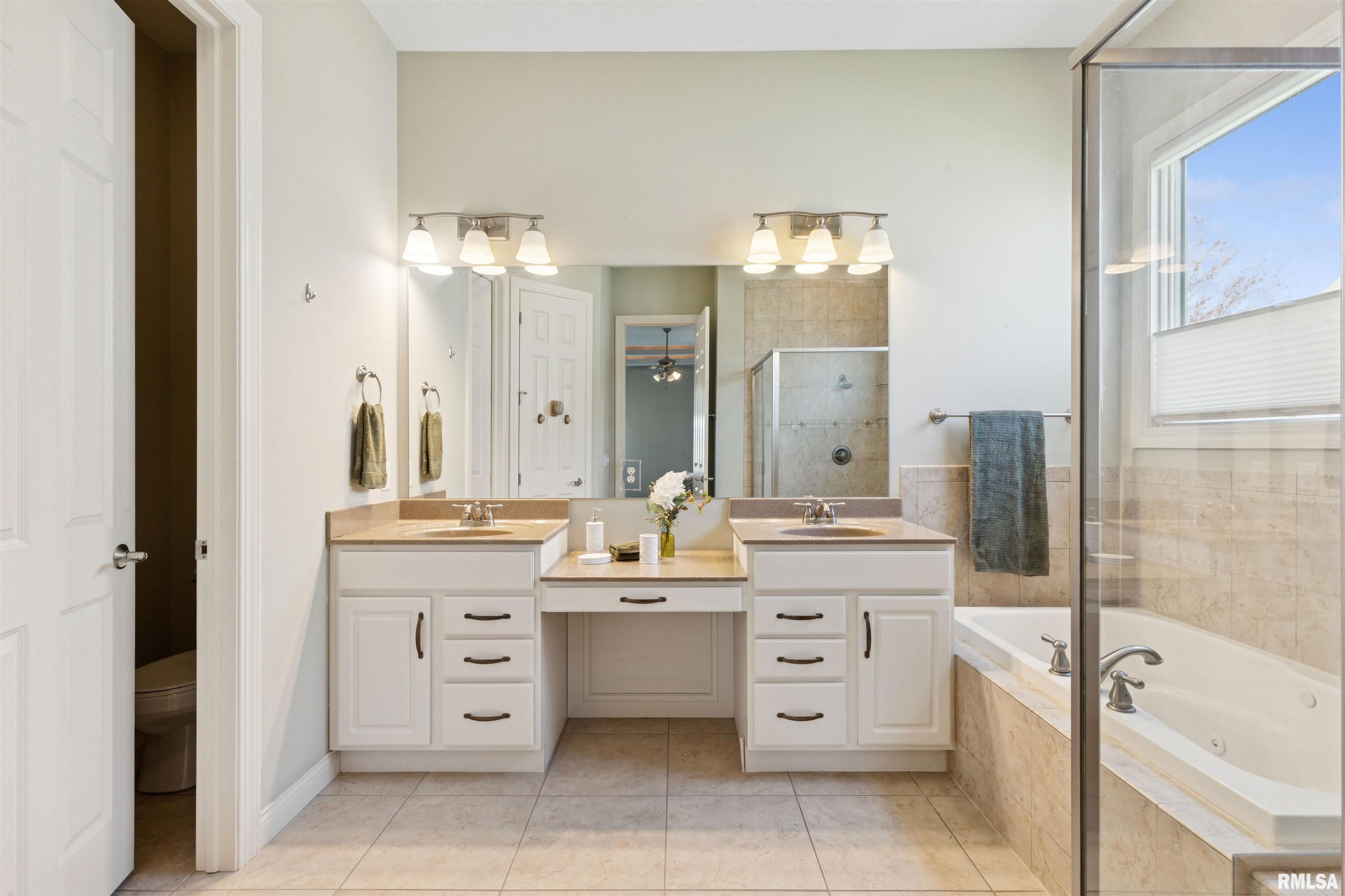 3164 Meridith Way, Bettendorf, Iowa image 31