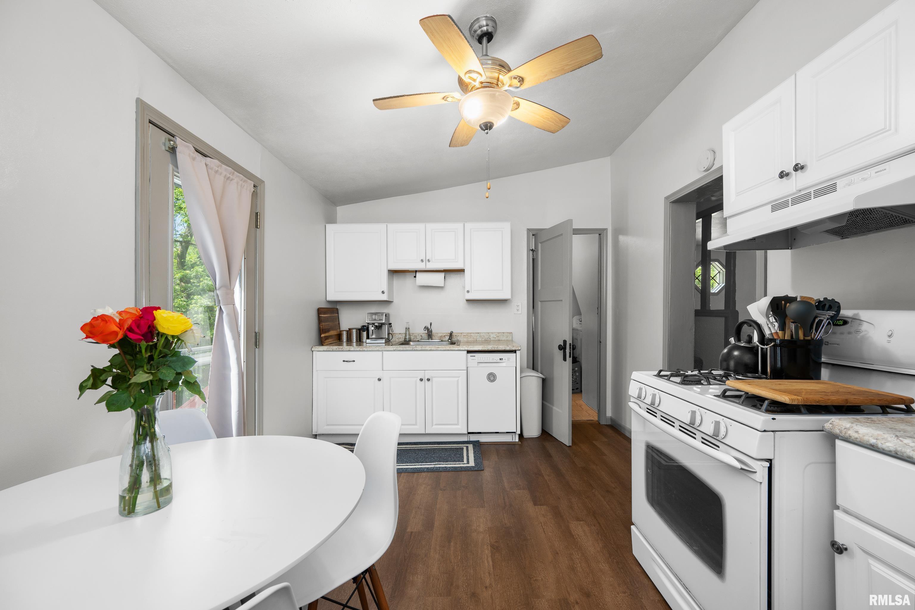 411 Cherry Street, Port Byron, Illinois image 9
