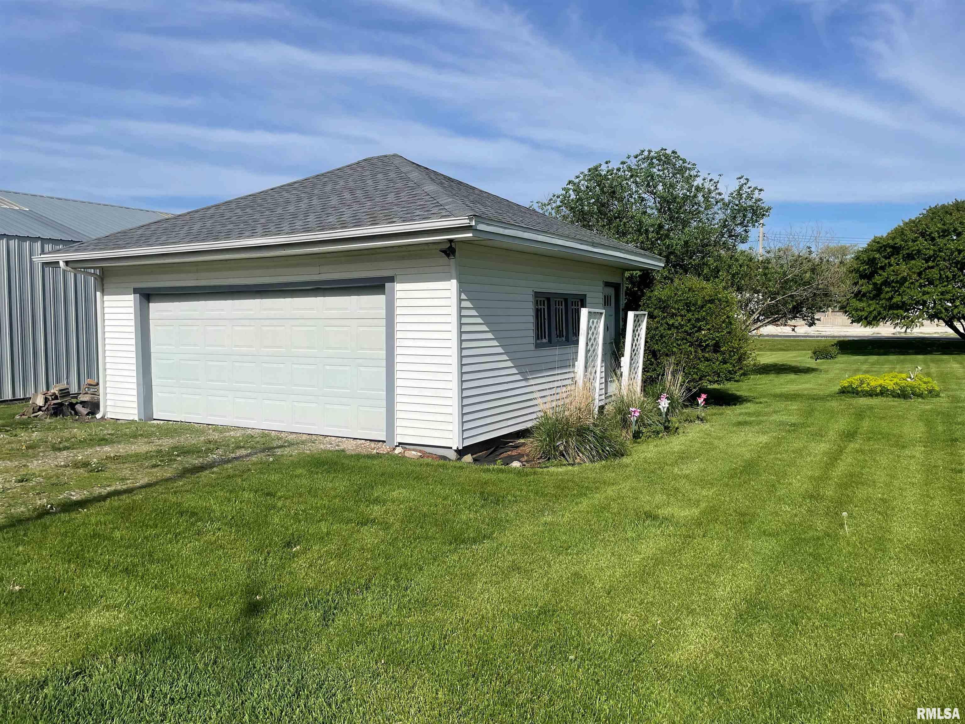 302 Oak Street, Adair, Illinois image 3