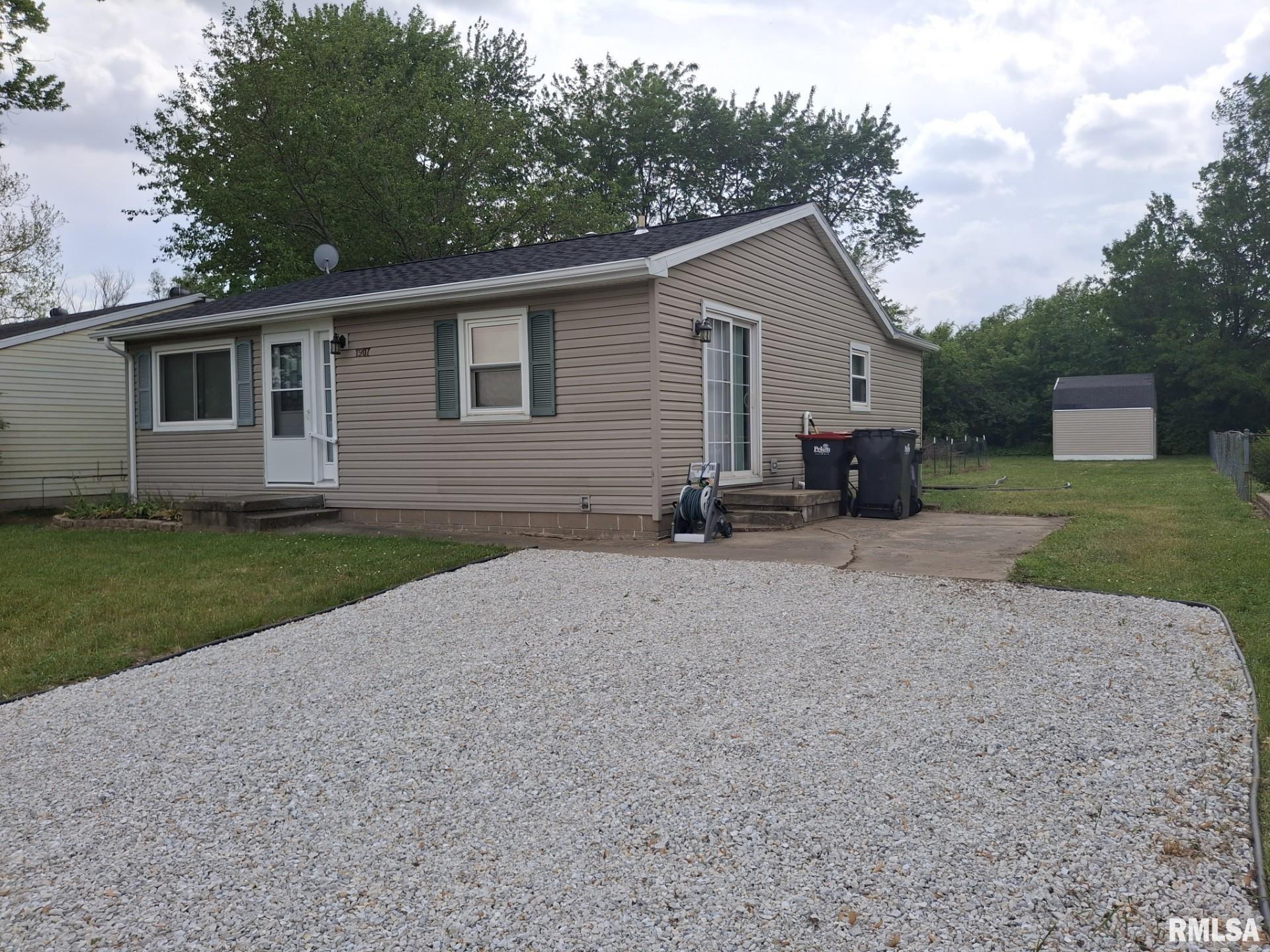 1907 Chicory Road, Pekin, Illinois image 2