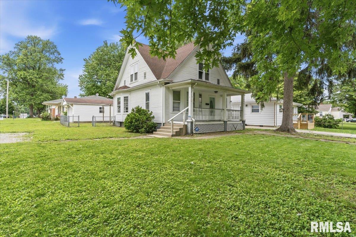 Photo 1 of 32 — 2921 S PARK Avenue, Springfield, IL 62740