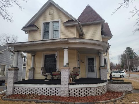 Homes For Sale - 394 E Hurst Street<br/> Bushnell, IL 61422