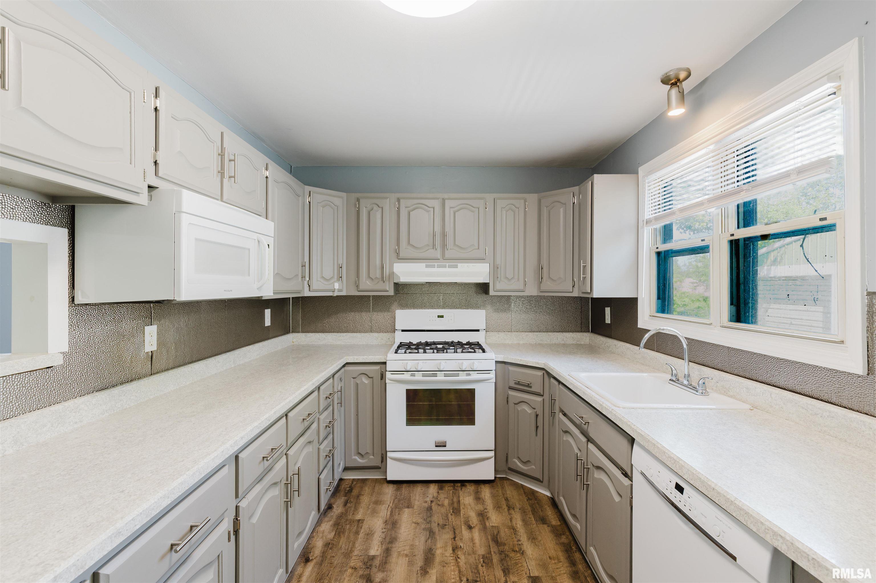 602 Barr Street, Carterville, Illinois image 10