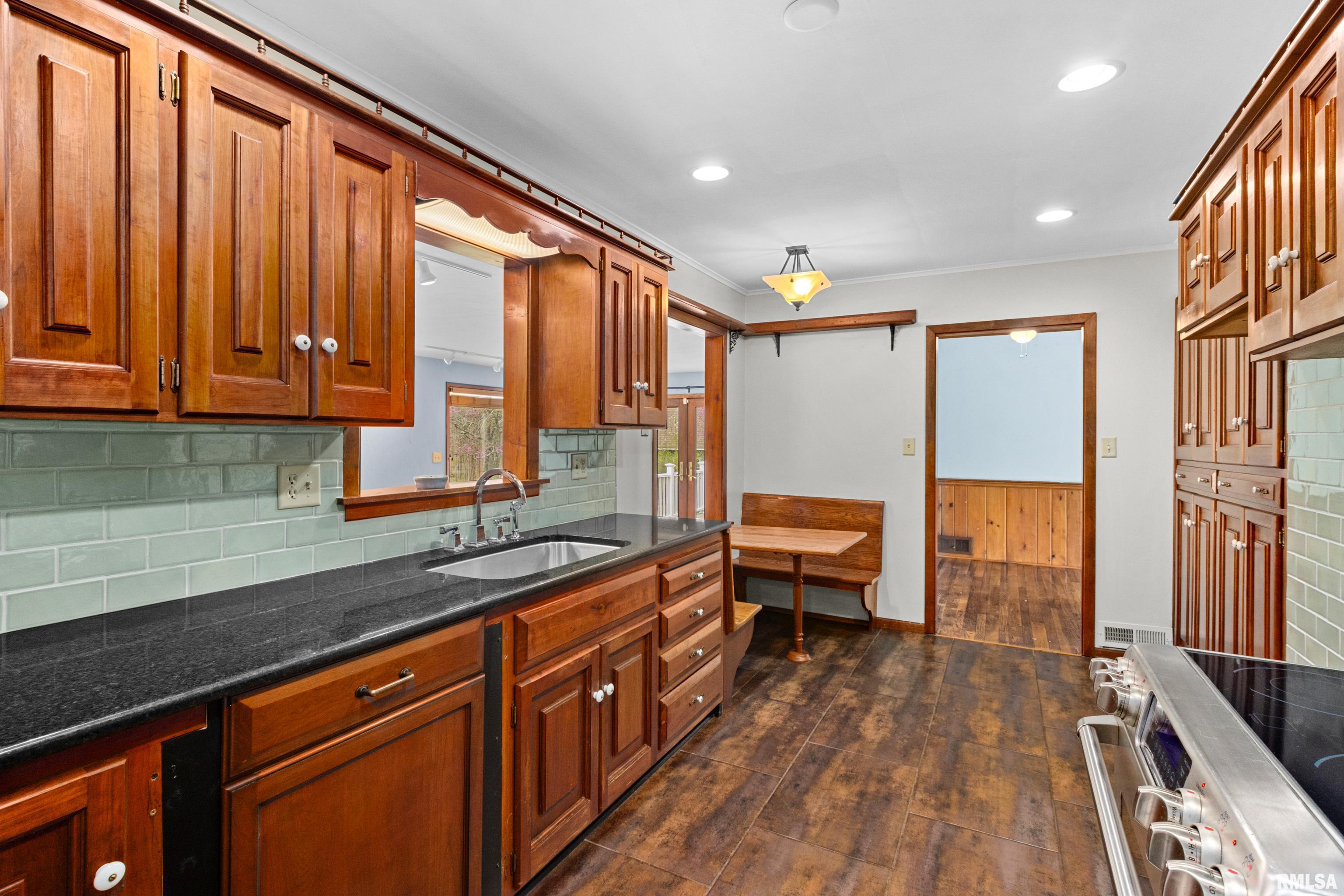 298 E Golden Maple Drive, East Peoria, Illinois image 25