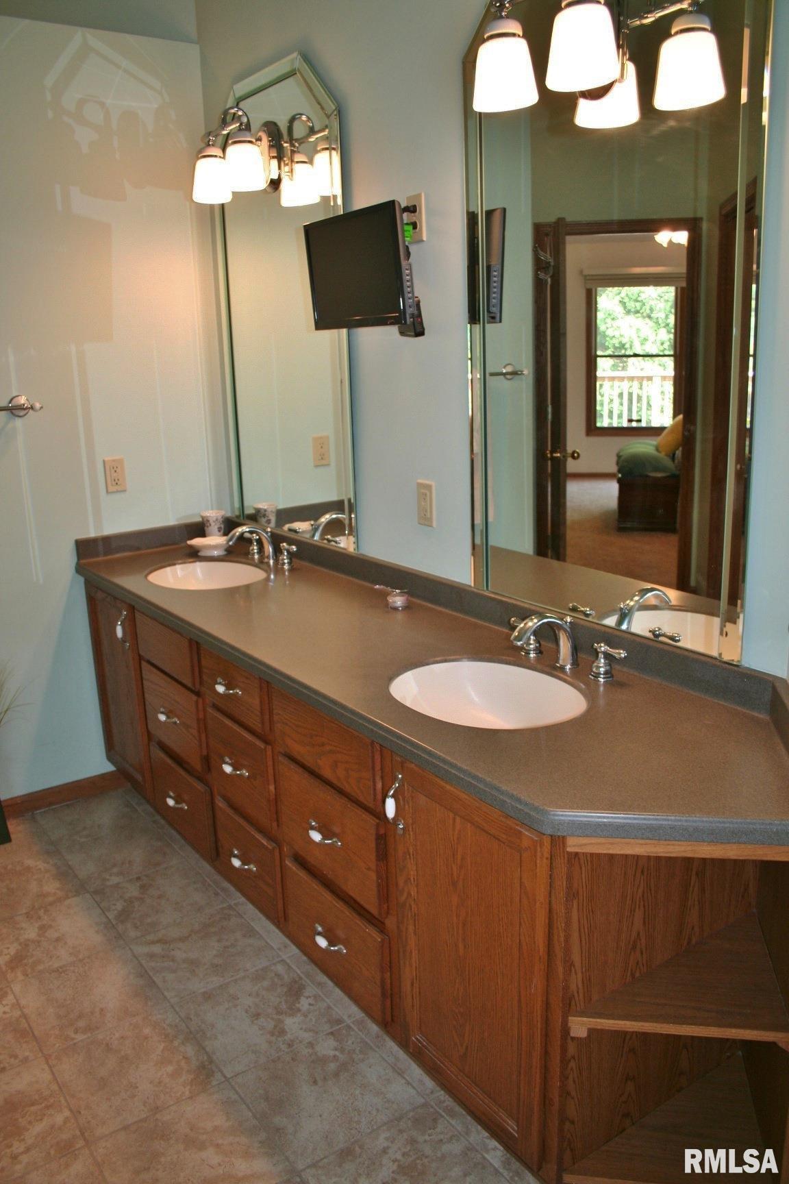 3996 Partridge Circle, Bettendorf, Iowa image 14