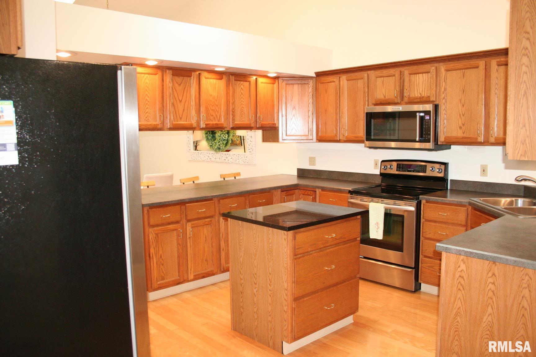 3996 Partridge Circle, Bettendorf, Iowa image 4