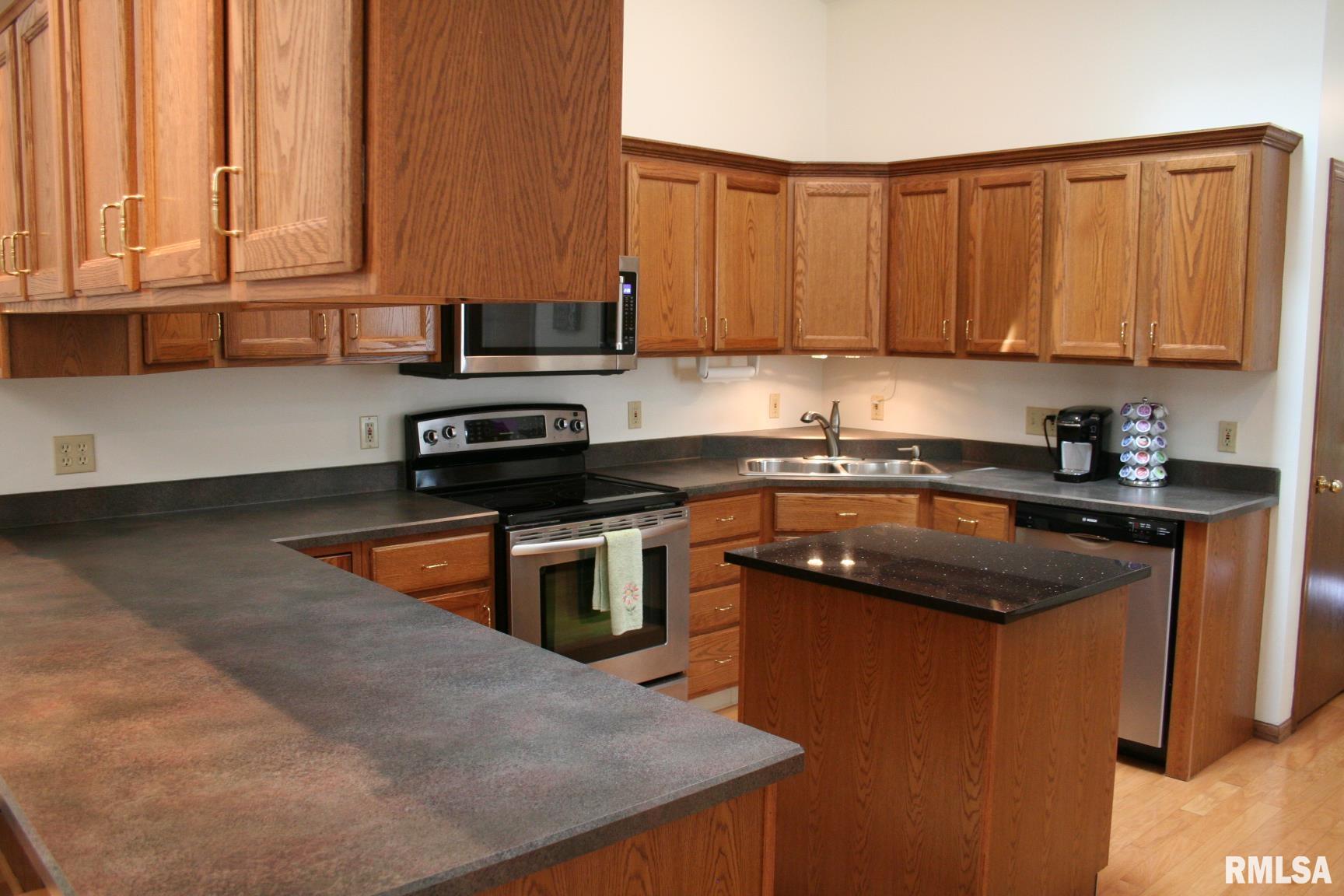 3996 Partridge Circle, Bettendorf, Iowa image 5