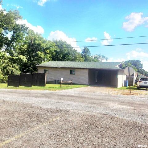 Homes For Sale - 1209 Pine Avenue<br/> Williamson County, Johnston City, IL 62951