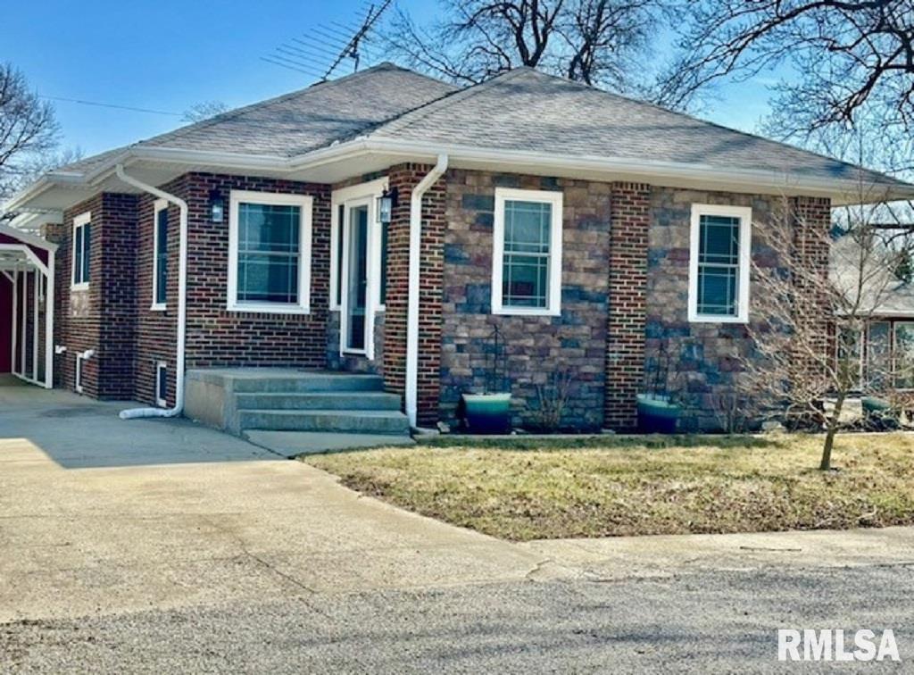 326 Fairway Avenue, Taylorville, Illinois image 1