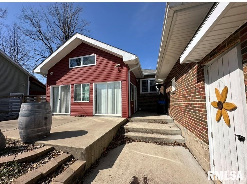 326 Fairway Avenue, Taylorville, Illinois image 2