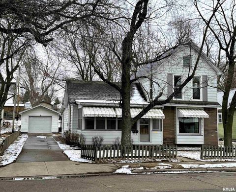 Homes For Sale - 421 S Schrader Street<br/> Havana, IL 62644