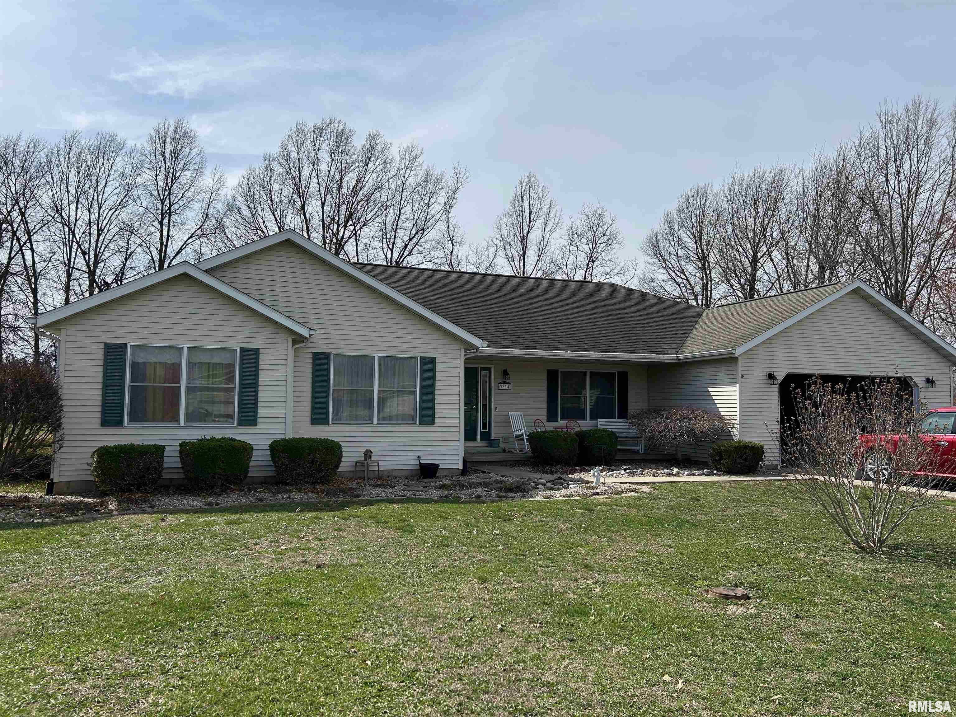 3814 Lake Drive, Taylorville, Illinois image 1