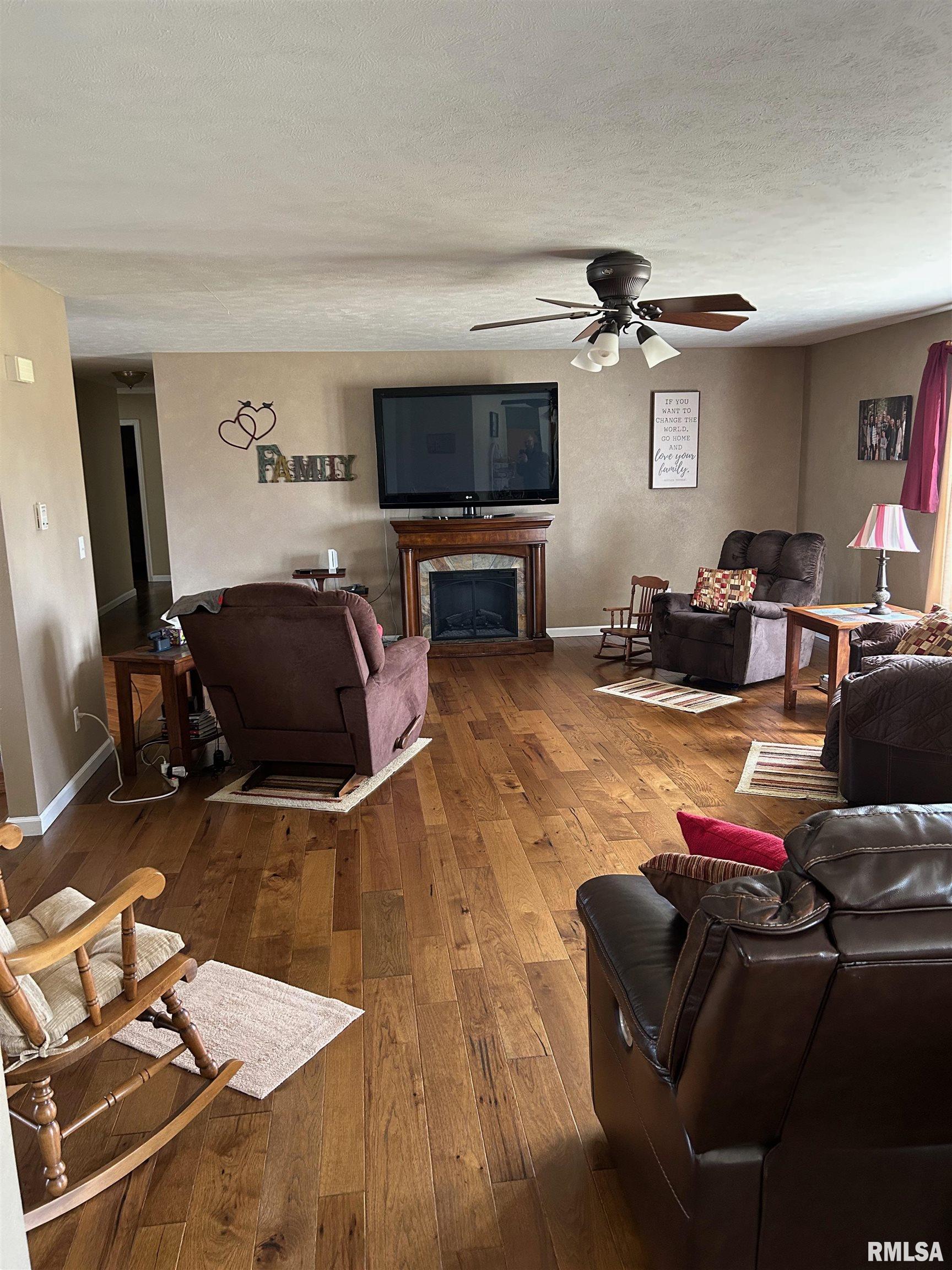 3814 Lake Drive, Taylorville, Illinois image 22