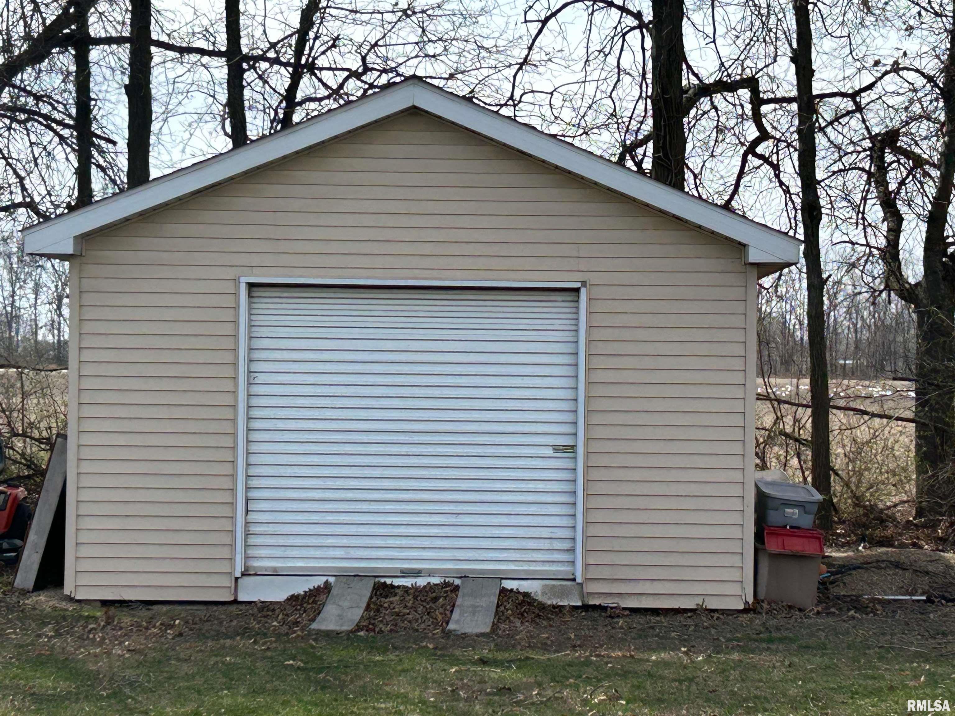 3814 Lake Drive, Taylorville, Illinois image 13