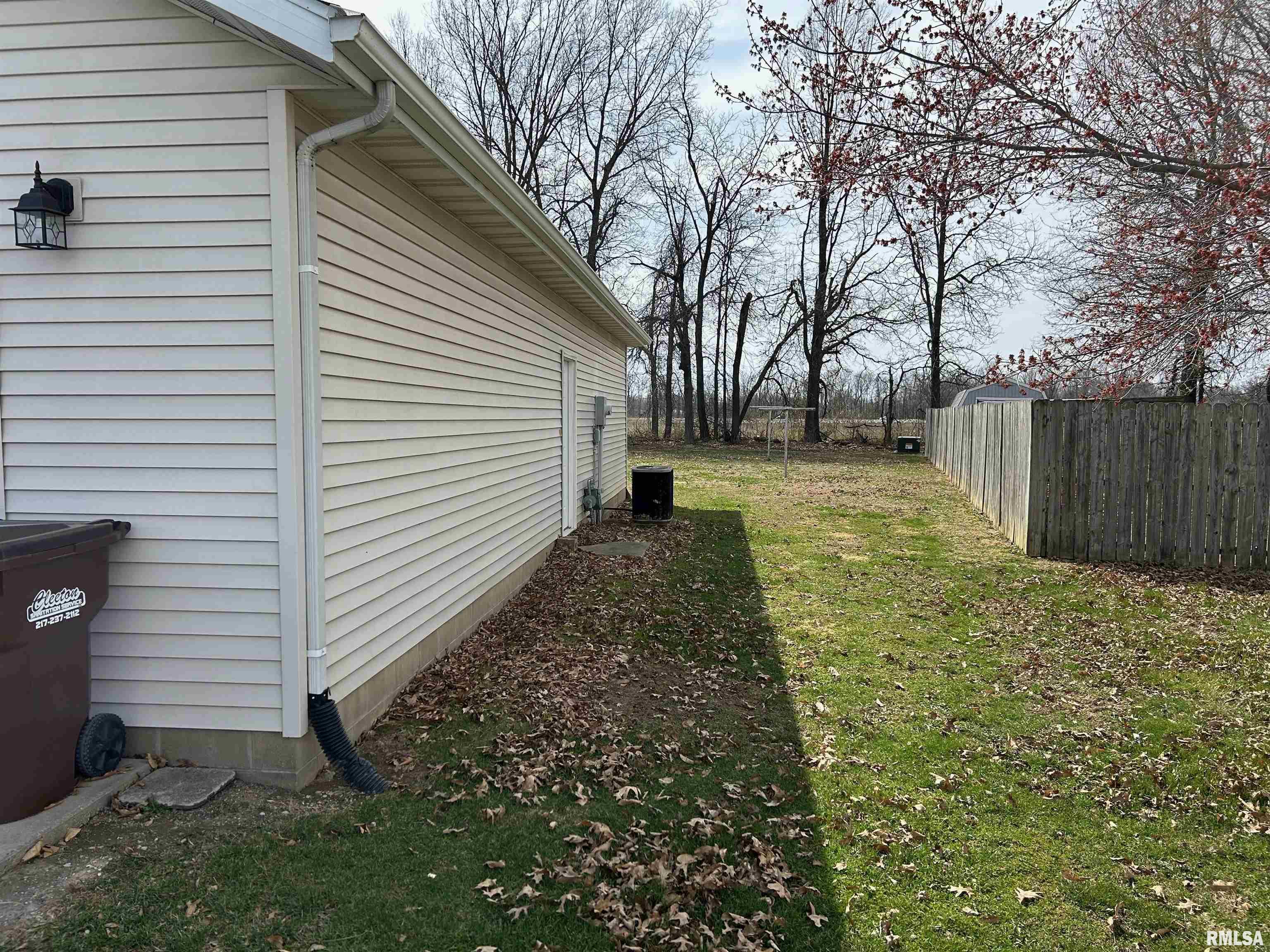 3814 Lake Drive, Taylorville, Illinois image 6