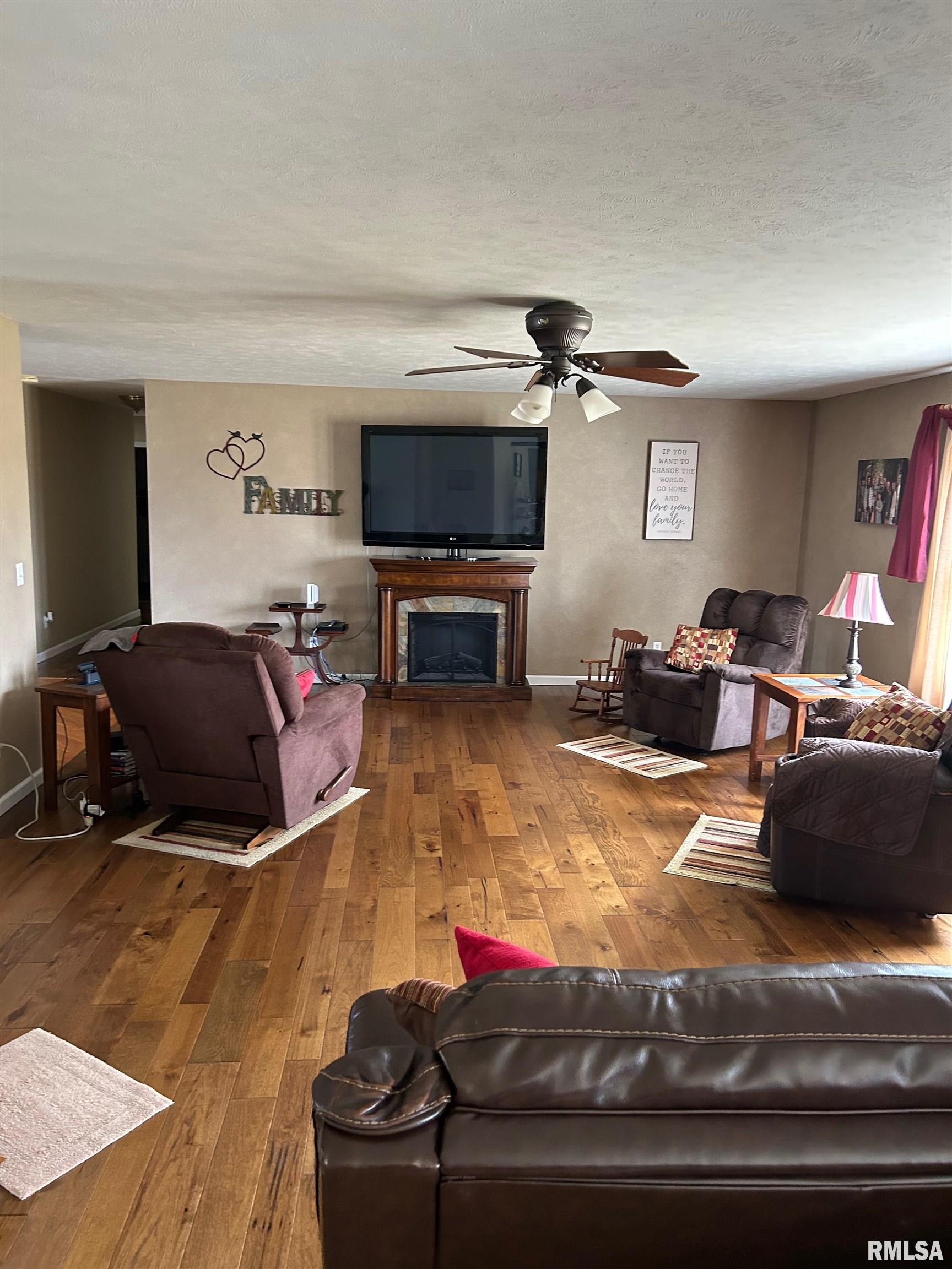 3814 Lake Drive, Taylorville, Illinois image 21
