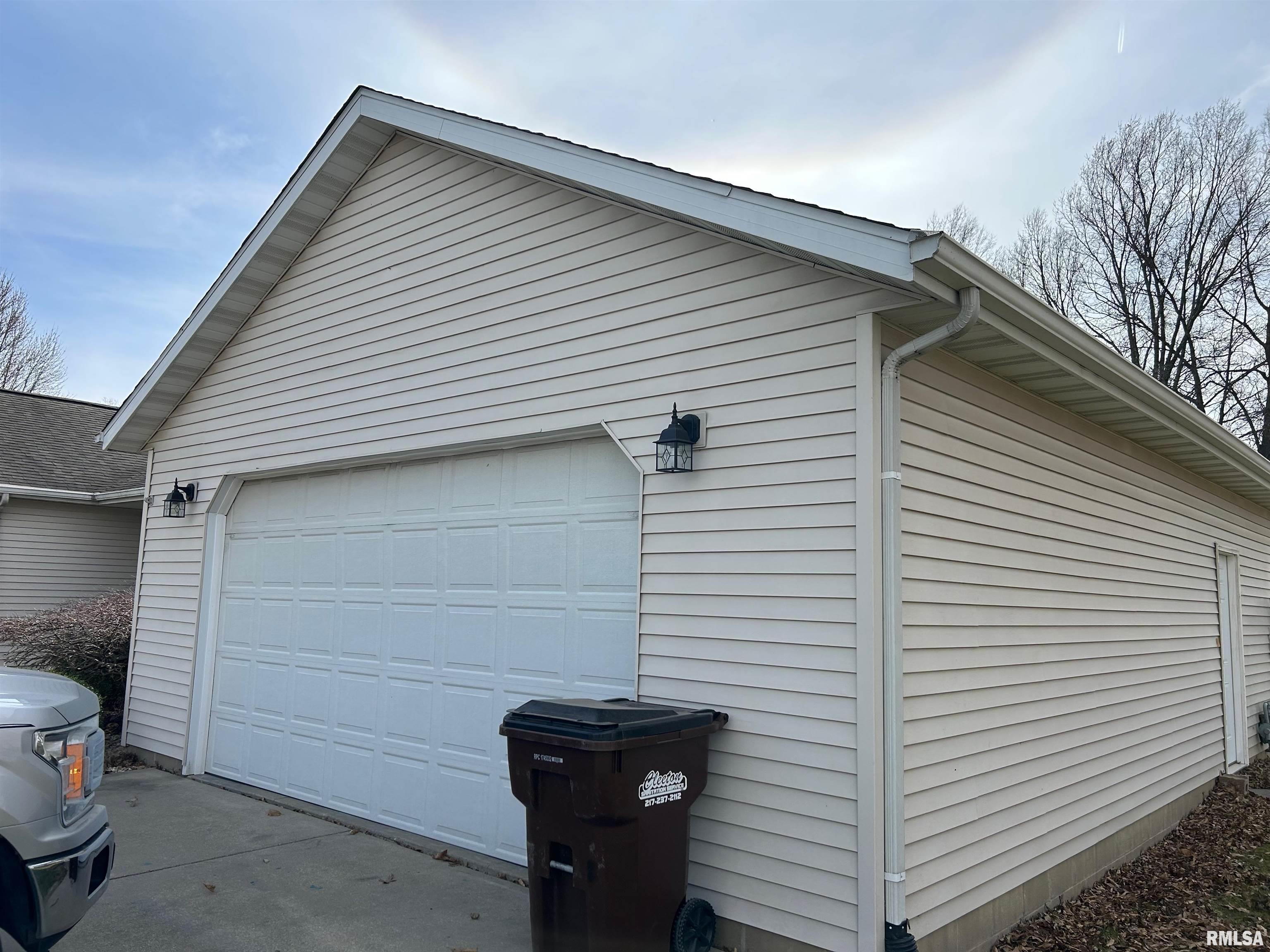 3814 Lake Drive, Taylorville, Illinois image 5