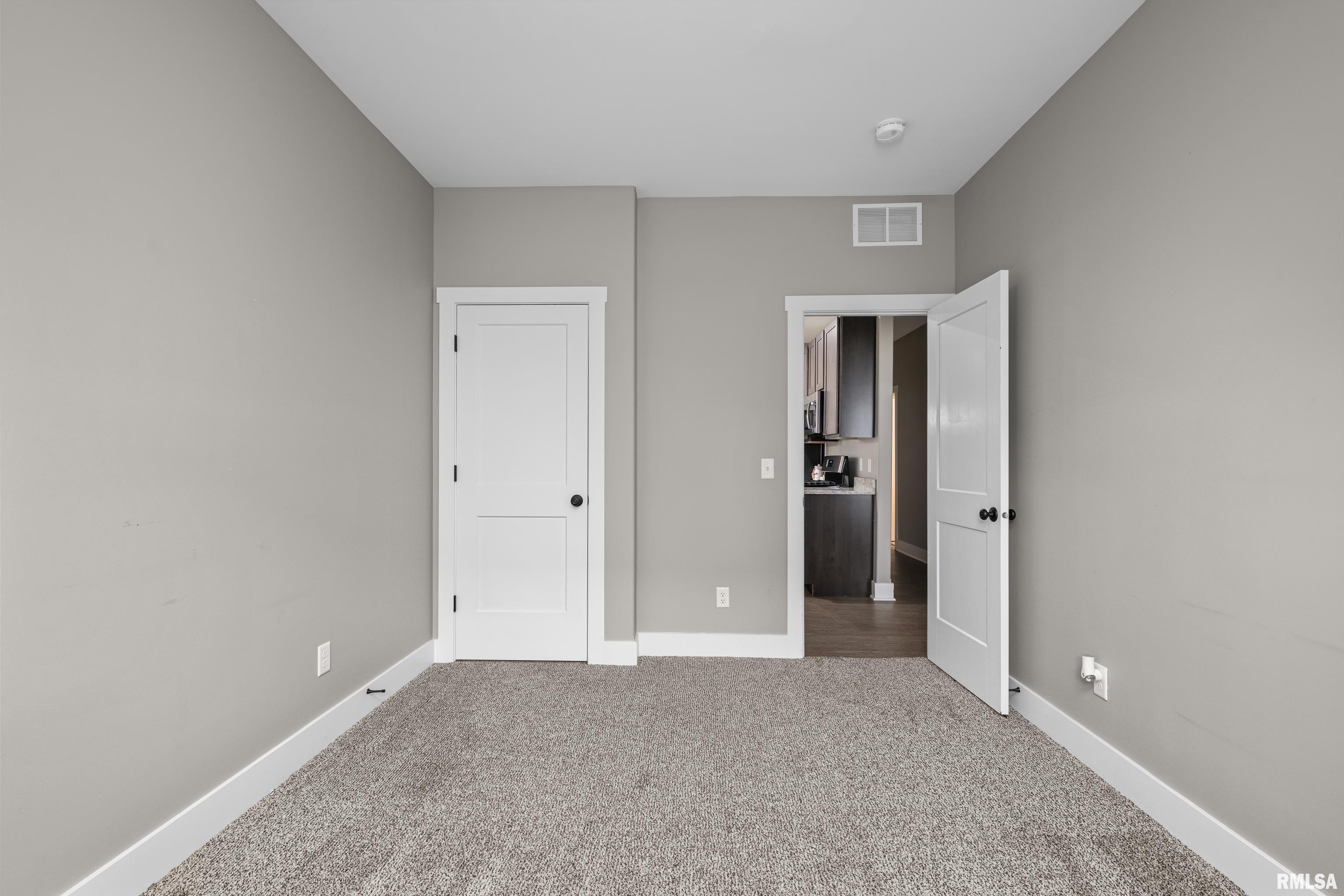 2950 Charissas Place, Bettendorf, Iowa image 19
