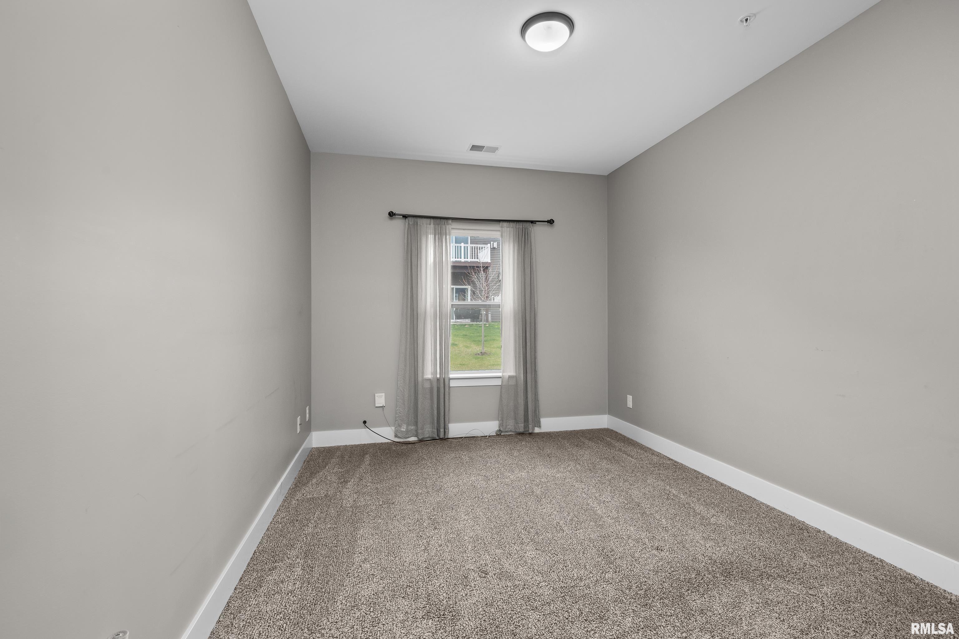 2950 Charissas Place, Bettendorf, Iowa image 20