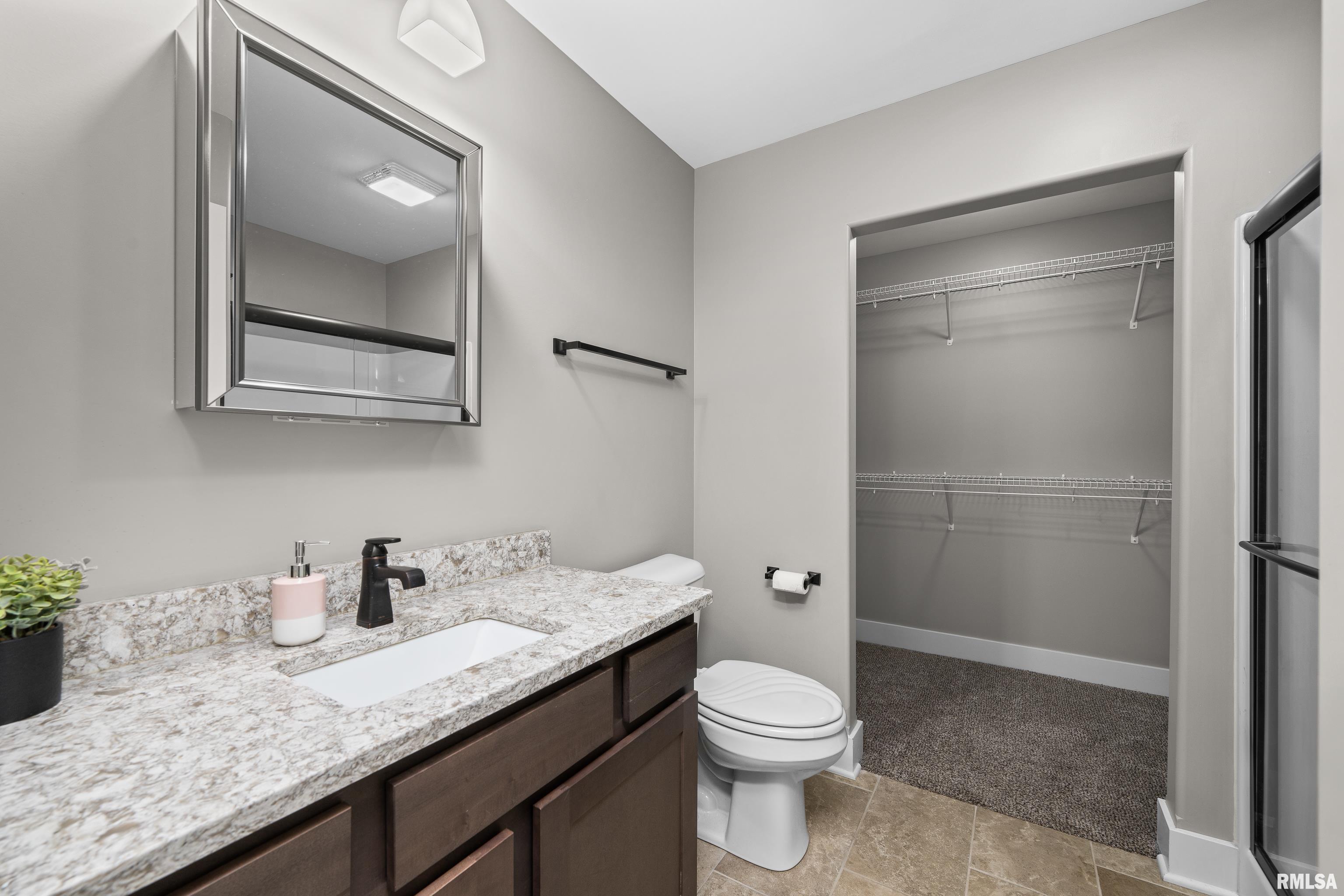 2950 Charissas Place, Bettendorf, Iowa image 16