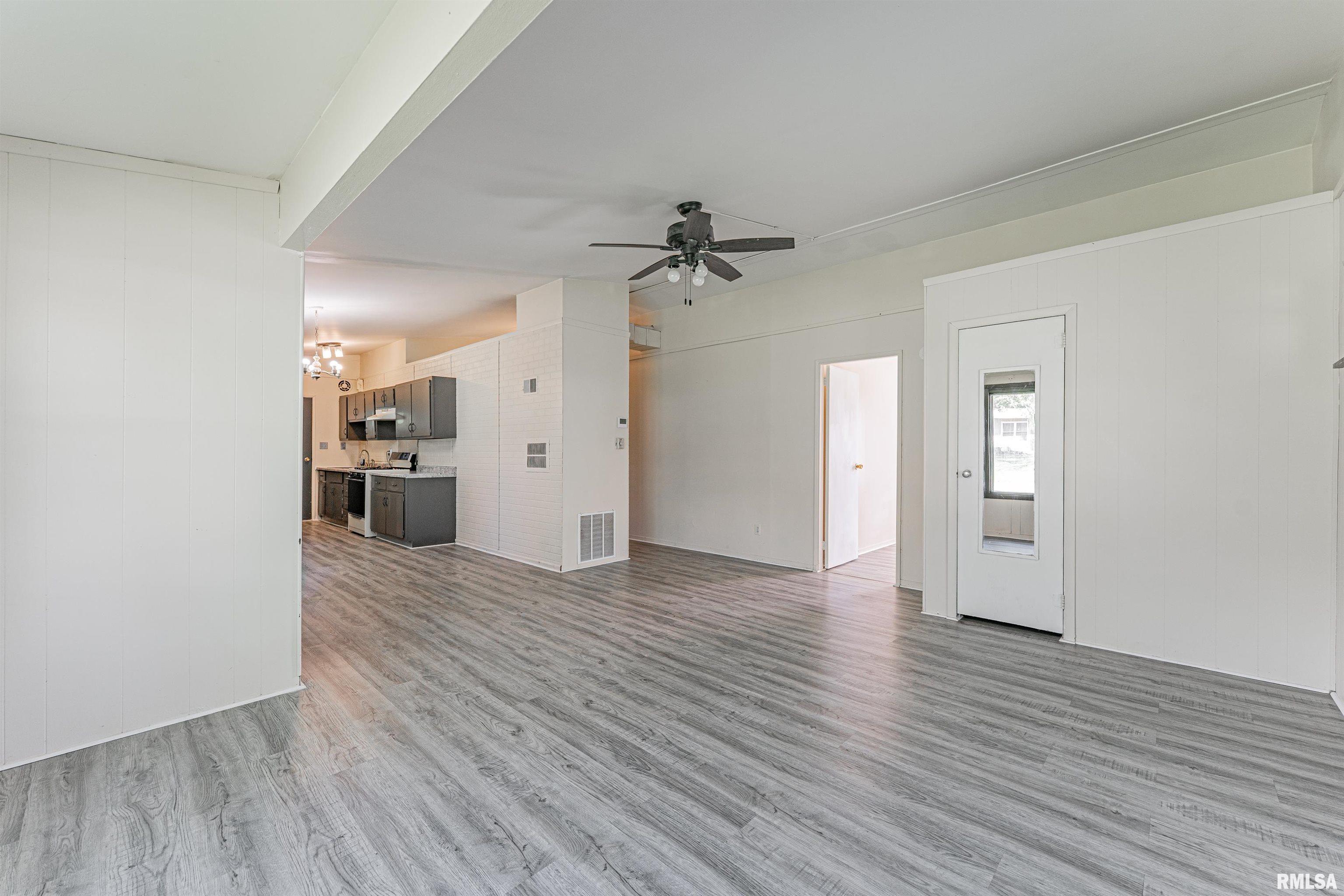 839 Sunset Drive, Lincoln, Illinois image 3