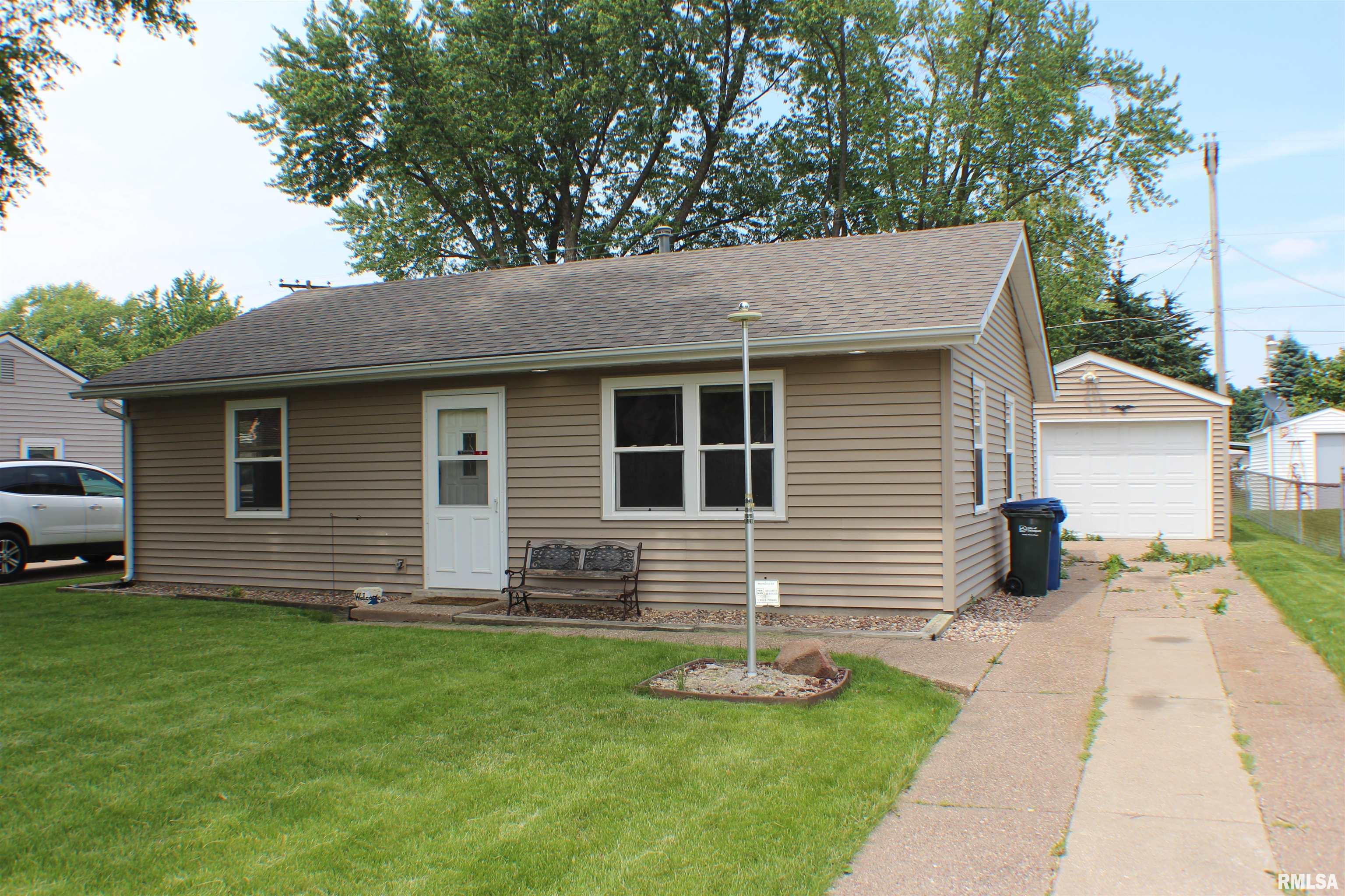 2516 W 68th Street, Davenport, Iowa image 2
