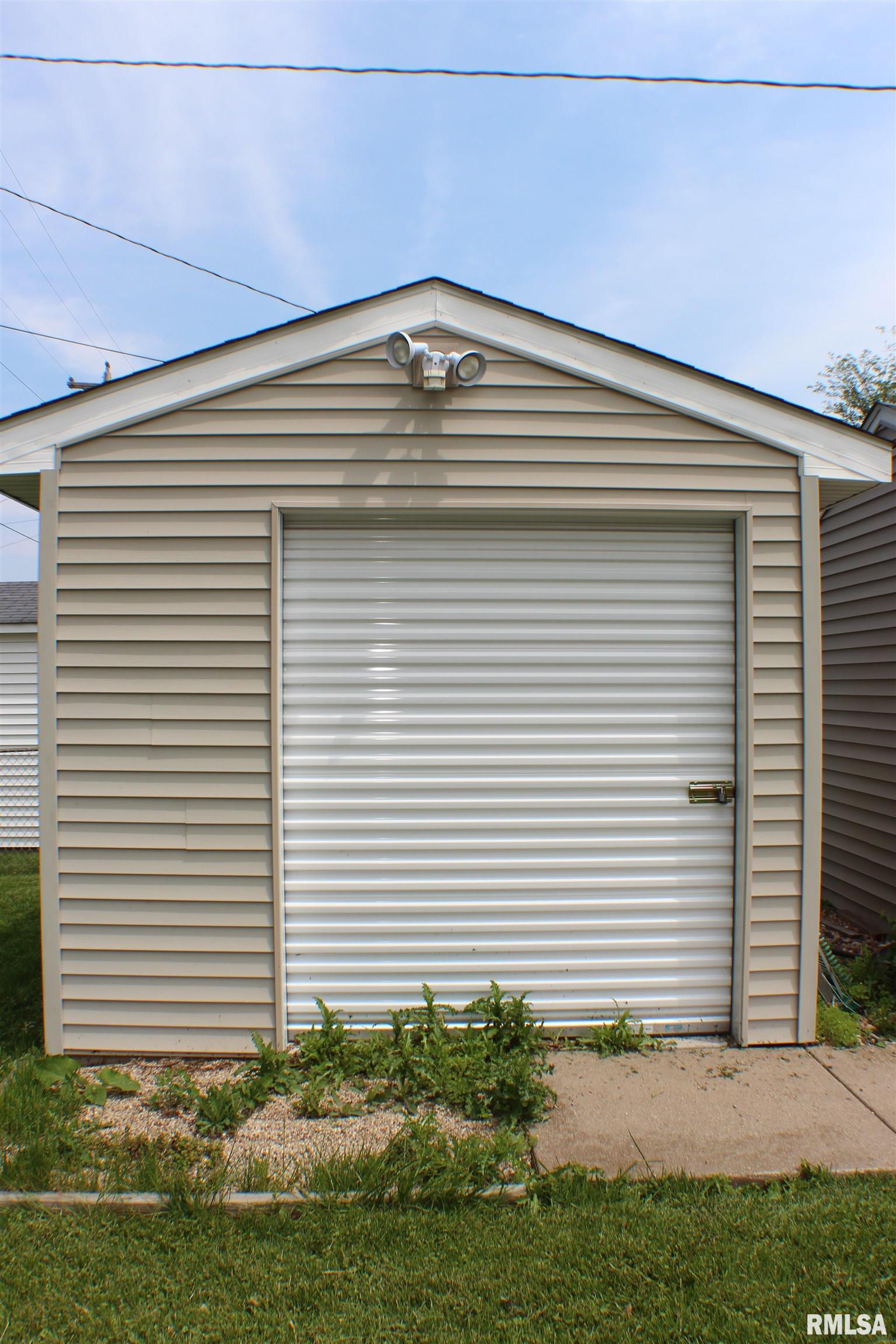 2516 W 68th Street, Davenport, Iowa image 18