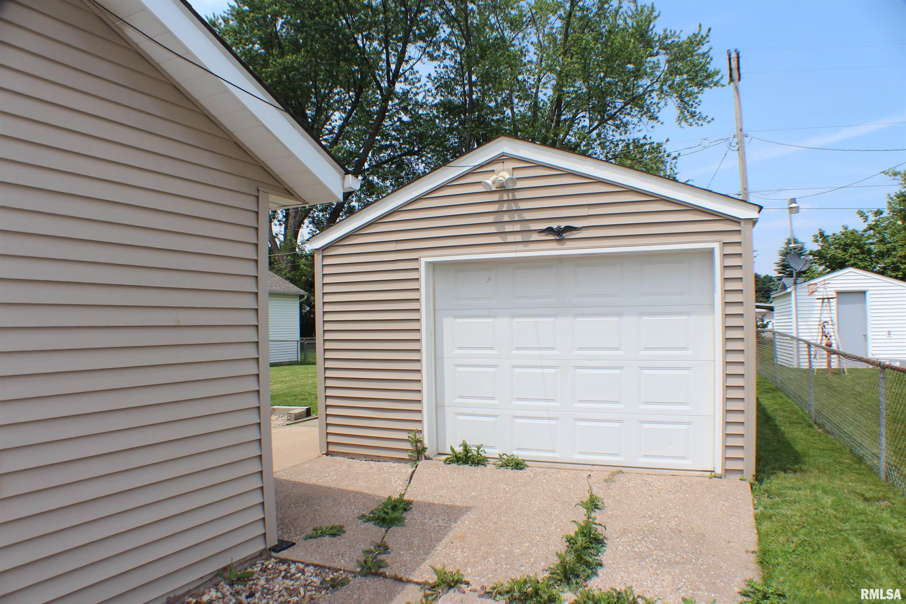 2516 W 68th Street, Davenport, Iowa image 17