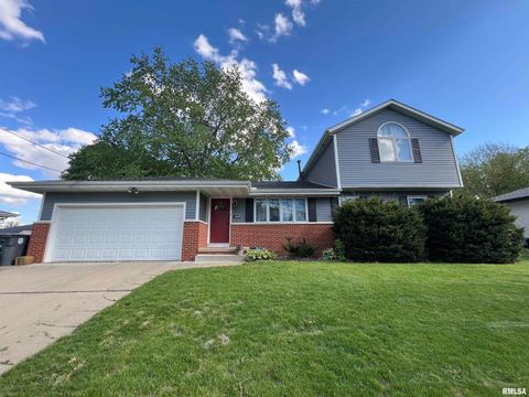 Photo of 508 AVONDALE Drive, East Peoria, IL 61611 (MLS # PA1265734)
