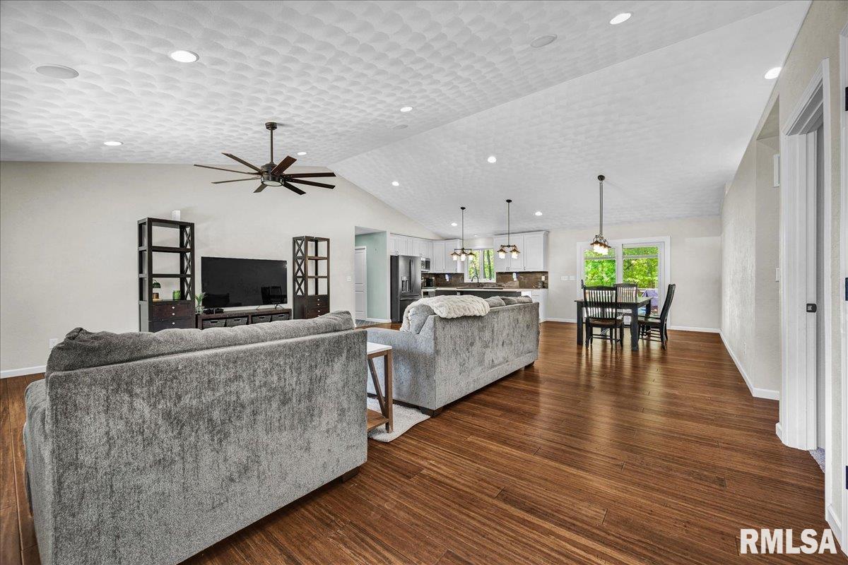 13399 Oak Lake Court, Tremont, Illinois image 3